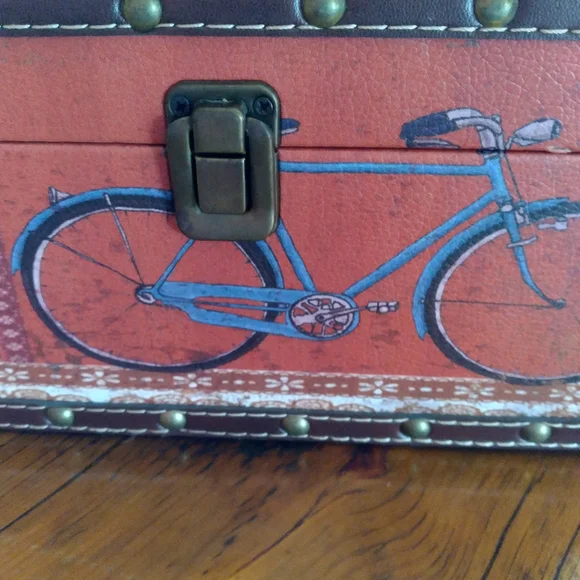 Unique Storage Box - Picture 2 of 12